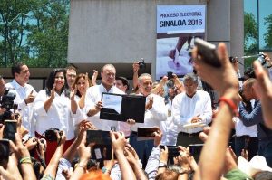 Quirino Ordaz Recibe Constancia de Mayoriía Gobernador 2016