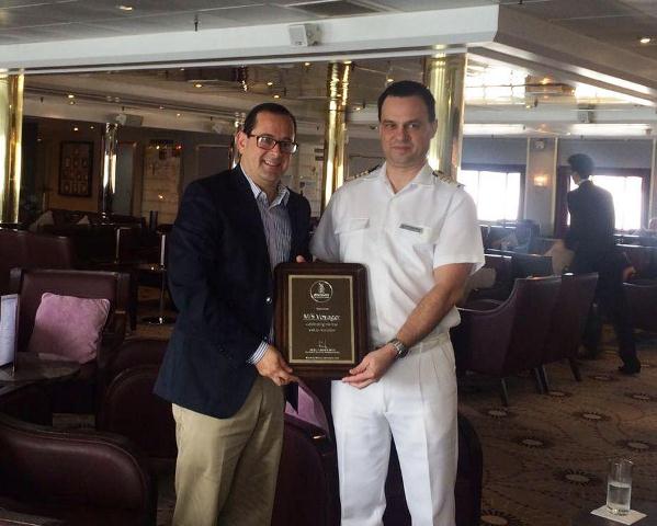 RECIBEN AL CRUCERO VOYAGER (1)