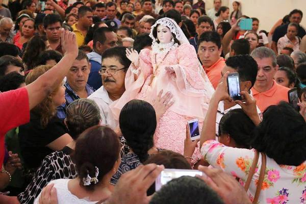 Celebra el Día de la Santísima Virgen del Rosario