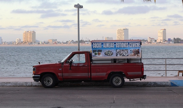 Con esta nueva modalidad de oferta gastronómica ubicada en: Av. Paseo Claussen y calle 5 de Mayo, le dan la bienvenida a la administración de Fernando Pucheta Sánchez como presidente municipal de Mazatlán