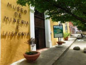 En Sinaloa no podemos pasar por alto esta celebración, es por ello que dedicamos el presente y, con el mismo, a la vez rendimos un gran reconocimiento a todas aquellas personas que de una u otra manera se han visto involucradas en el rescate, creación o preservación de los museos sinaloenses, de igual forma a quienes los patrocinan, promueven y, por supuesto, a quienes los visitan.