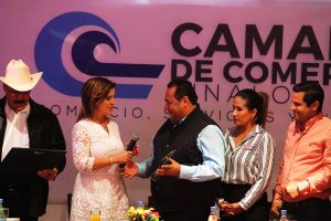 Reconocimiento Organismos Empresariales Fernando Pucheta Alcalde de Mazatl&aacute;n 2017 Reconocimiento Organismos Empresariales Fernando Pucheta Alcalde de Mazatl&aacute;n 2017 Cristina Velarde Tuirado
