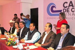 Reconocimiento Organismos Empresariales Fernando Pucheta Alcalde de Mazatl&aacute;n 2017 Omar Osuna Osuna